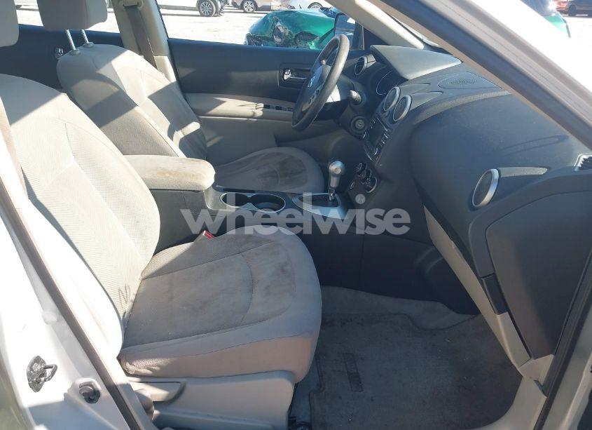 Photo 5 of 2014 Nissan Rogue SELECT S (VIN JN8AS5MT3EW104572)