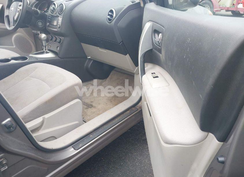 Photo 5 of 2014 Nissan Rogue SELECT S (VIN JN8AS5MT3EW611956)