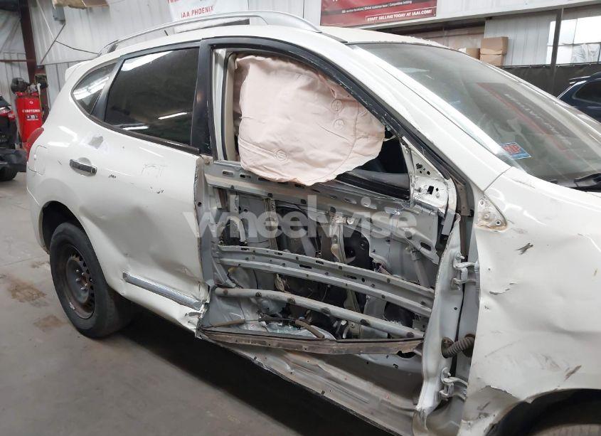 Photo 13 of 2014 Nissan Rogue SELECT S (VIN JN8AS5MT3EW614842)