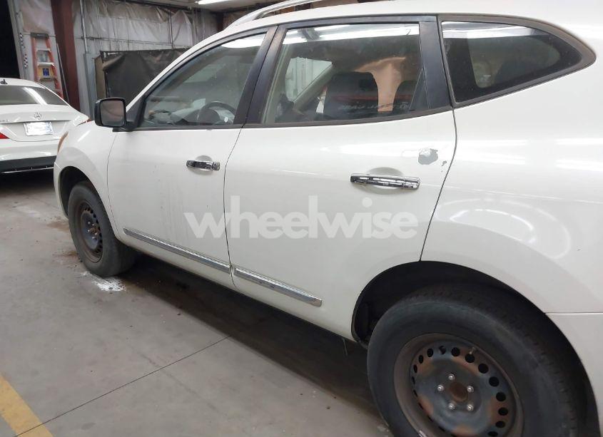 Photo 14 of 2014 Nissan Rogue SELECT S (VIN JN8AS5MT3EW614842)