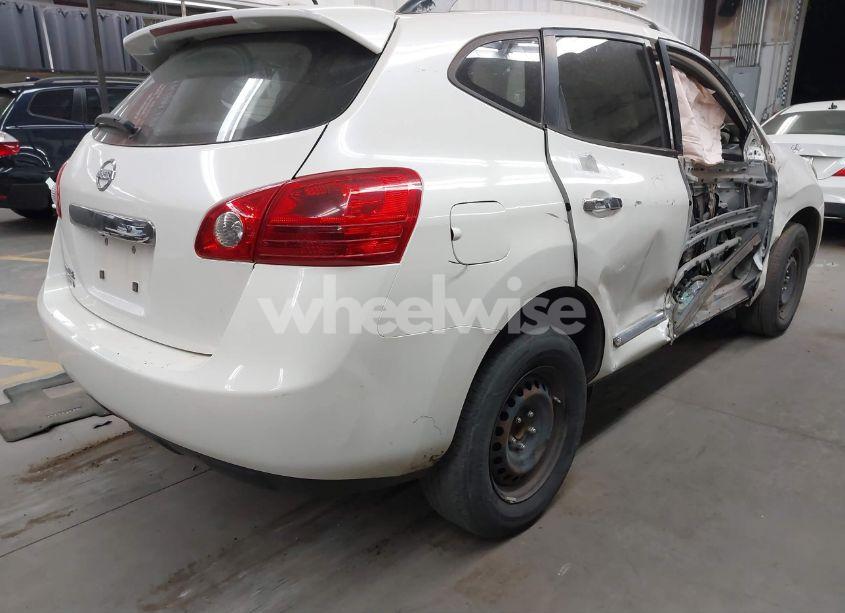 Photo 4 of 2014 Nissan Rogue SELECT S (VIN JN8AS5MT3EW614842)