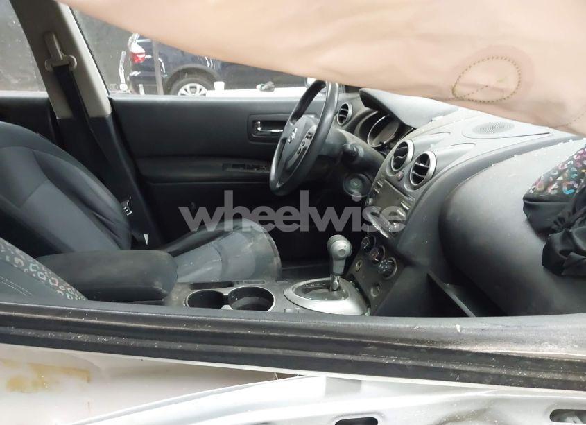 Photo 5 of 2014 Nissan Rogue SELECT S (VIN JN8AS5MT3EW614842)