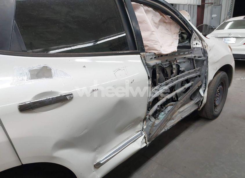 Photo 6 of 2014 Nissan Rogue SELECT S (VIN JN8AS5MT3EW614842)