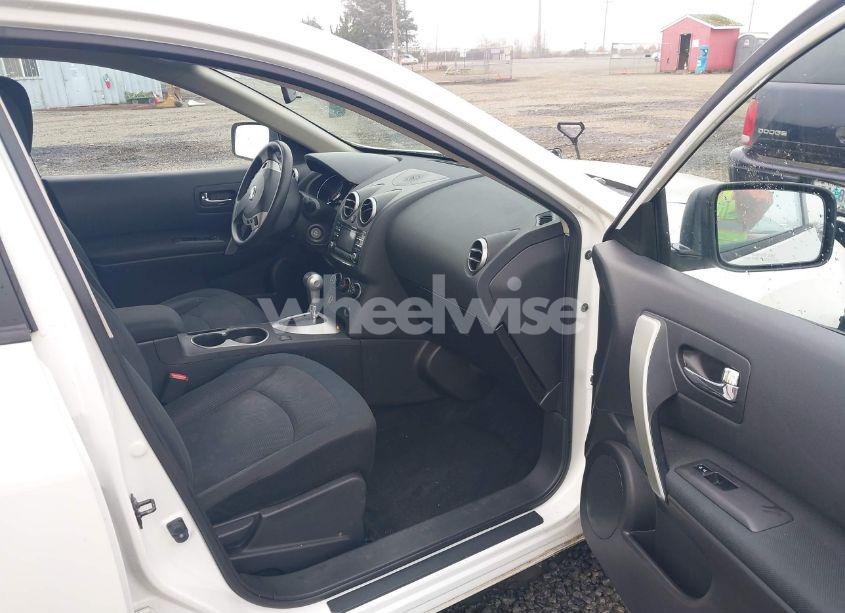 Photo 5 of 2014 Nissan Rogue SELECT S (VIN JN8AS5MT3EW622259)