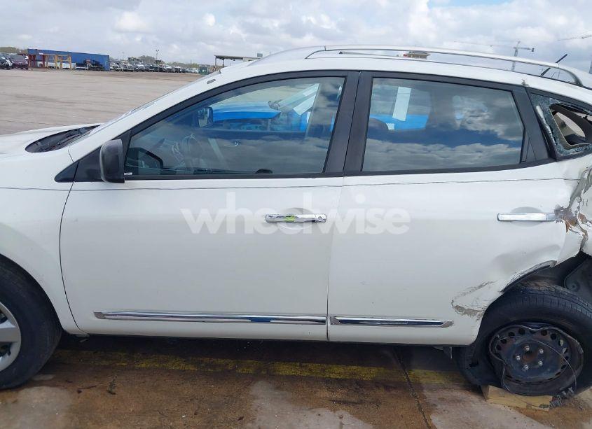 Photo 15 of 2015 Nissan Rogue SELECT S (VIN JN8AS5MT3FW657269)