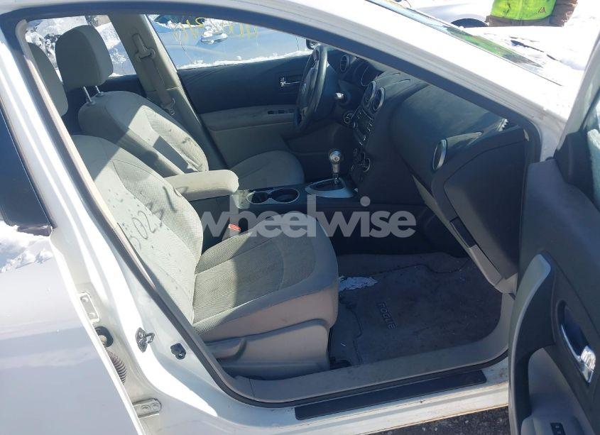 Photo 5 of 2015 Nissan Rogue SELECT S (VIN JN8AS5MT3FW671818)