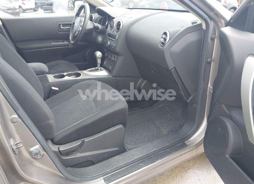 Photo 5 of 2010 Nissan Rogue S (VIN JN8AS5MT4AW021341)