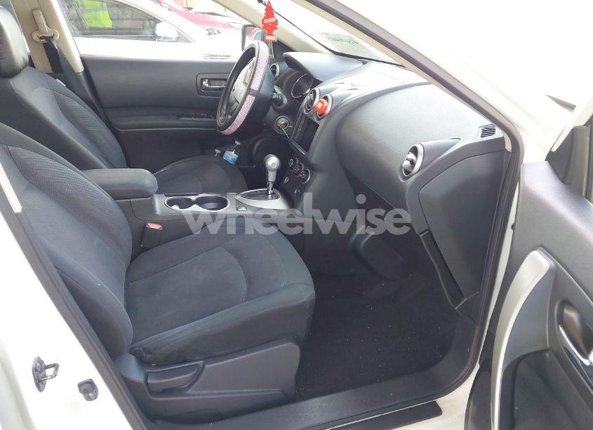 Photo 5 of 2013 Nissan Rogue S (VIN JN8AS5MT4DW539552)