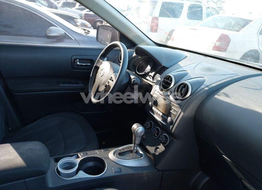 Photo 5 of 2013 Nissan Rogue S (VIN JN8AS5MT4DW555363)