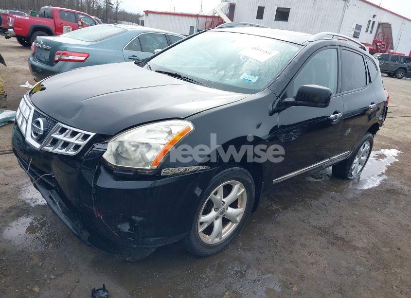 Photo 2 of 2011 Nissan Rogue SV (VIN JN8AS5MT5BW161738)