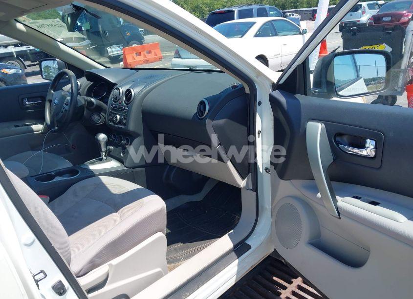 Photo 5 of 2013 Nissan Rogue S (VIN JN8AS5MT5DW041005)