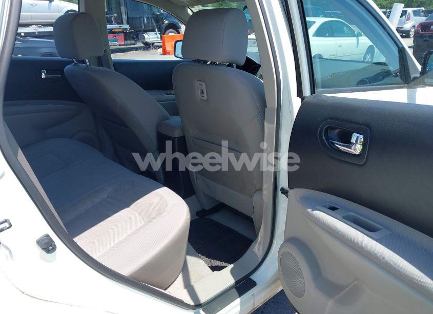 Photo 8 of 2013 Nissan Rogue S (VIN JN8AS5MT5DW041005)