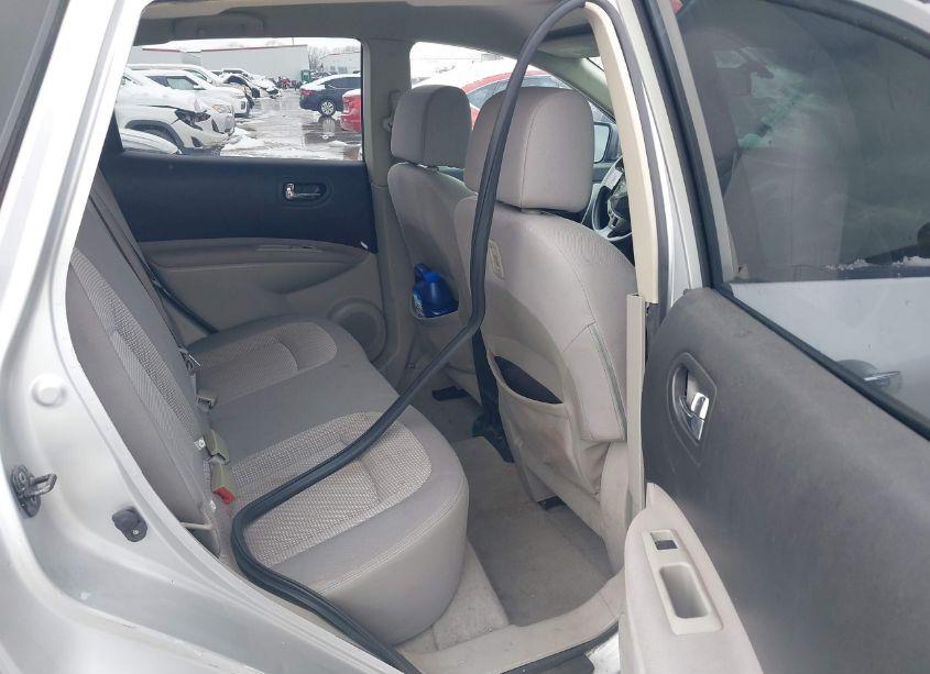 Photo 8 of 2011 Nissan Rogue SV (VIN JN8AS5MT6BW565292)