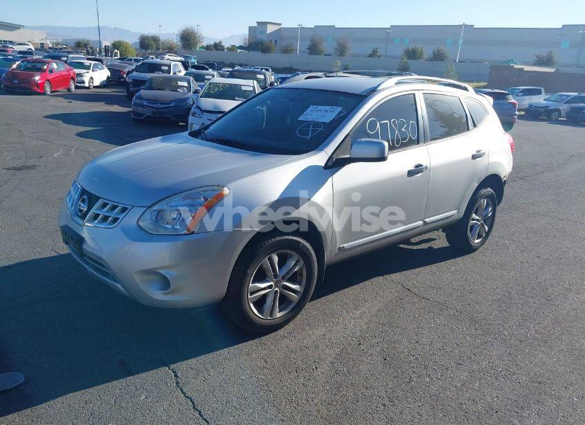 Photo 2 of 2013 Nissan Rogue SV (VIN JN8AS5MT6DW011432)