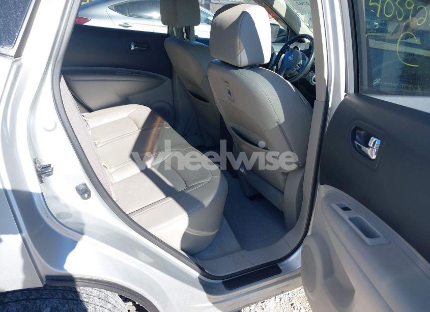 Photo 8 of 2011 Nissan Rogue SV (VIN JN8AS5MT7BW571232)