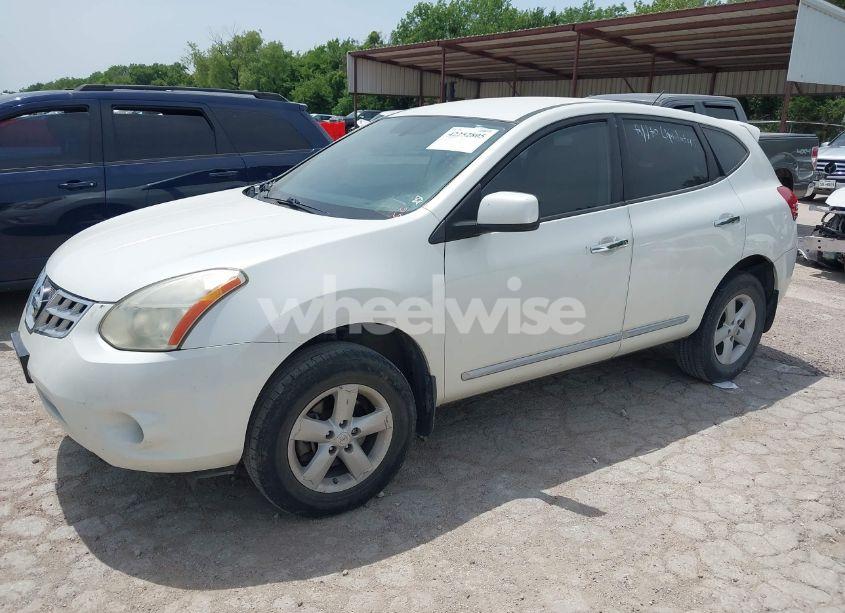 Photo 2 of 2013 Nissan Rogue S (VIN JN8AS5MT7DW025341)