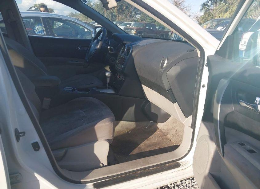 Photo 5 of 2011 Nissan Rogue SV (VIN JN8AS5MT8BW155657)