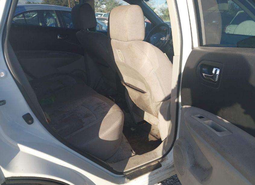 Photo 8 of 2011 Nissan Rogue SV (VIN JN8AS5MT8BW155657)