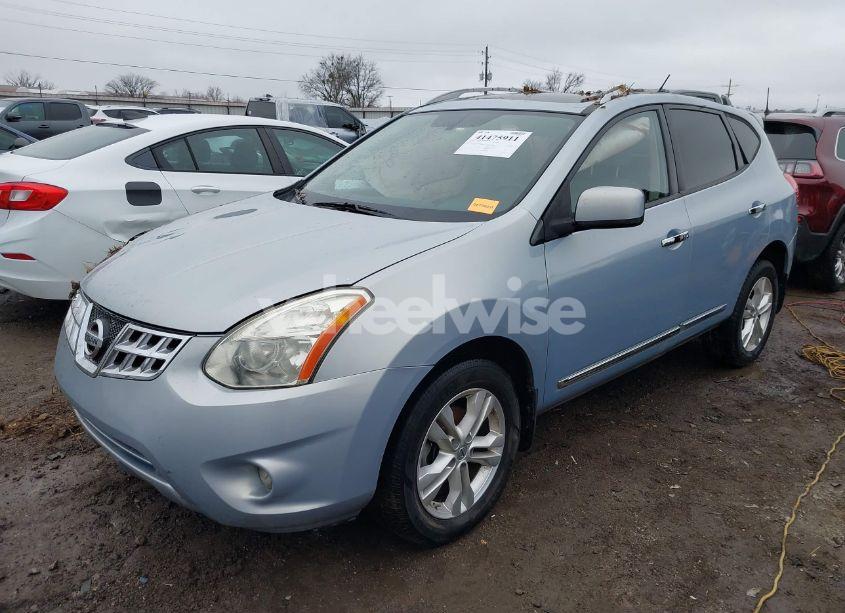 Photo 2 of 2013 Nissan Rogue SV (VIN JN8AS5MT8DW001582)