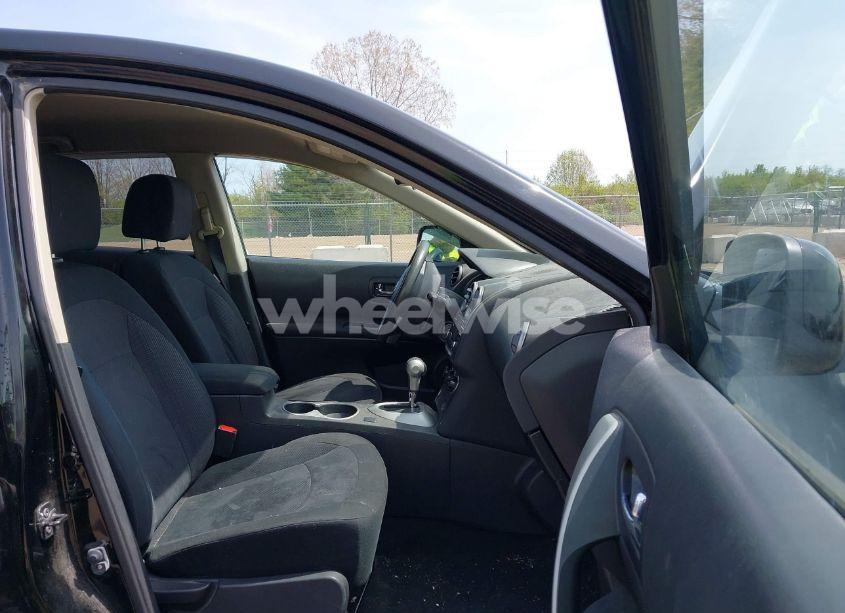 Photo 5 of 2013 Nissan Rogue S (VIN JN8AS5MT8DW034131)