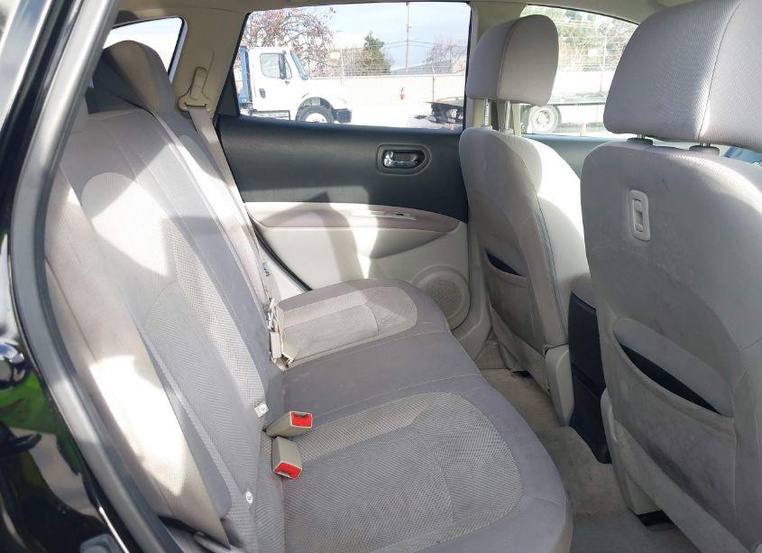 Photo 8 of 2013 Nissan Rogue S (VIN JN8AS5MT8DW504402)