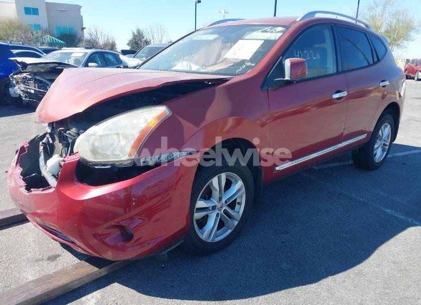 Photo 2 of 2013 Nissan Rogue SV (VIN JN8AS5MT8DW505887)