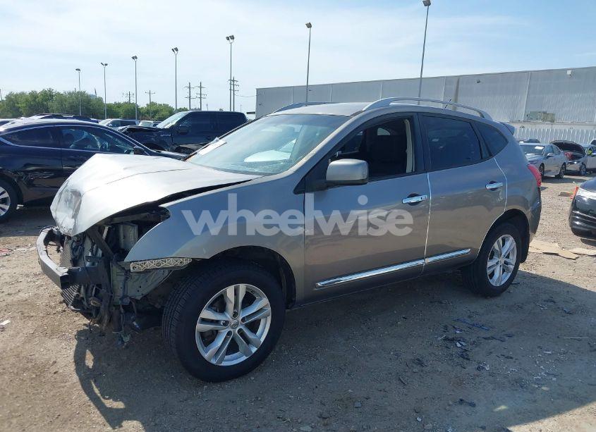 Photo 2 of 2013 Nissan Rogue SV (VIN JN8AS5MT8DW514928)