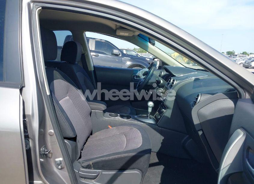 Photo 5 of 2013 Nissan Rogue SV (VIN JN8AS5MT8DW514928)