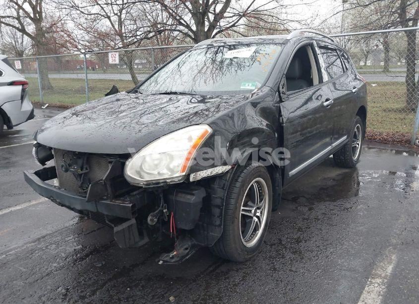 Photo 2 of 2013 Nissan Rogue SV (VIN JN8AS5MT8DW525508)