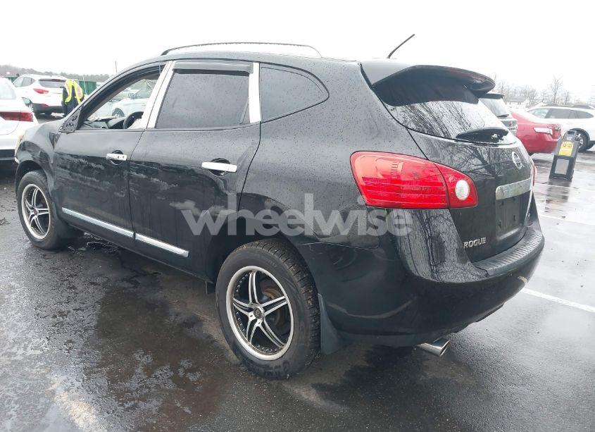 Photo 3 of 2013 Nissan Rogue SV (VIN JN8AS5MT8DW525508)