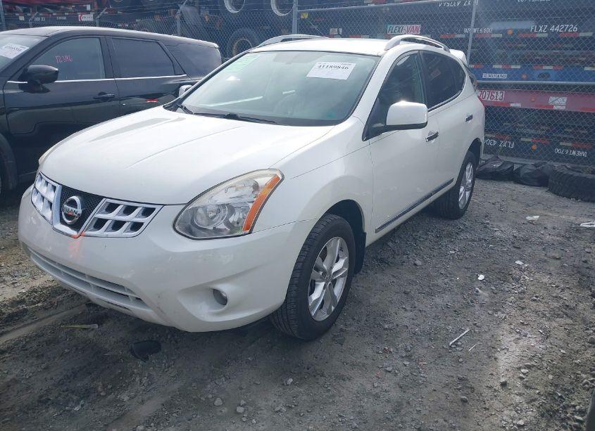 Photo 2 of 2013 Nissan Rogue SV (VIN JN8AS5MT8DW545676)