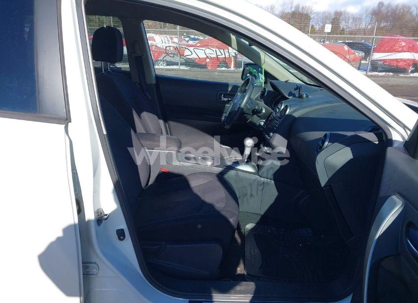 Photo 5 of 2015 Nissan Rogue SELECT S (VIN JN8AS5MT8FW668025)