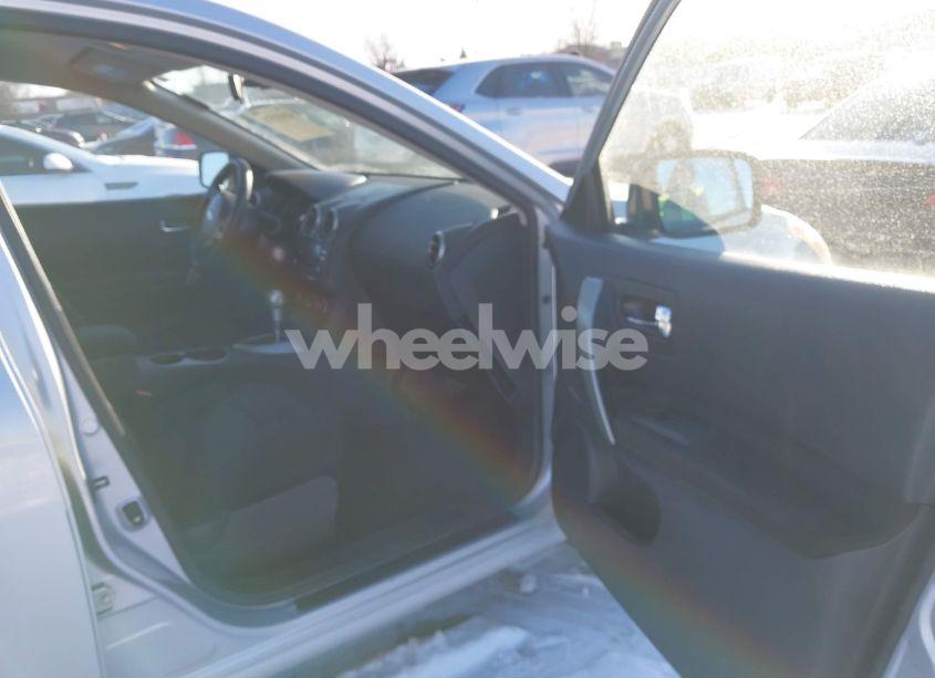 Photo 5 of 2013 Nissan Rogue S (VIN JN8AS5MTXDW034390)