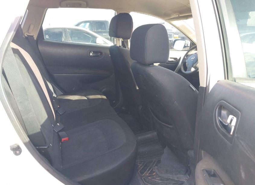 Photo 8 of 2014 Nissan Rogue SELECT S (VIN JN8AS5MTXEW620170)