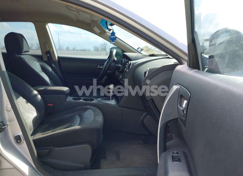 Photo 5 of 2014 Nissan Rogue SELECT S (VIN JN8AS5MTXEW620511)