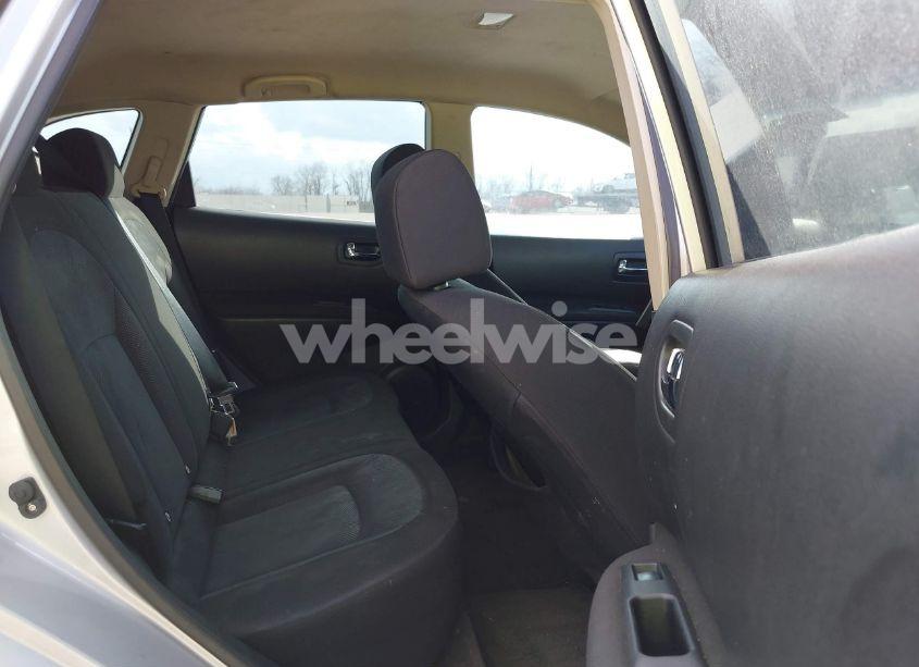 Photo 8 of 2014 Nissan Rogue SELECT S (VIN JN8AS5MTXEW620511)