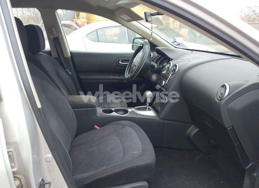 Photo 5 of 2011 Nissan Rogue S (VIN JN8AS5MV0BW690905)