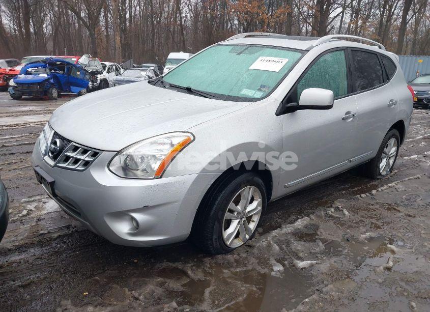 Photo 2 of 2013 Nissan Rogue SV (VIN JN8AS5MV0DW122950)