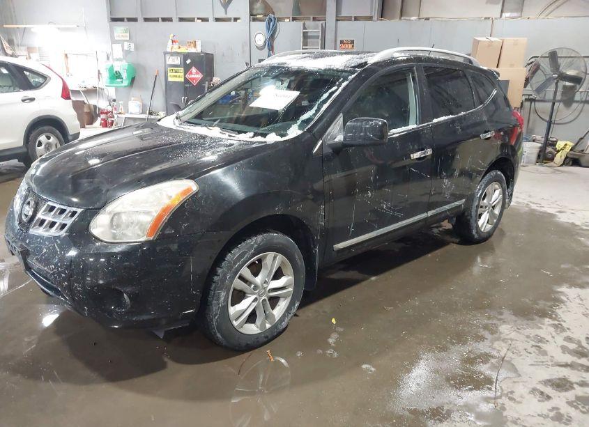 Photo 2 of 2013 Nissan Rogue SV (VIN JN8AS5MV0DW639746)