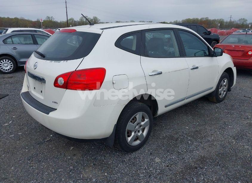 Photo 4 of 2014 Nissan Rogue SELECT S (VIN JN8AS5MV0EW201746)