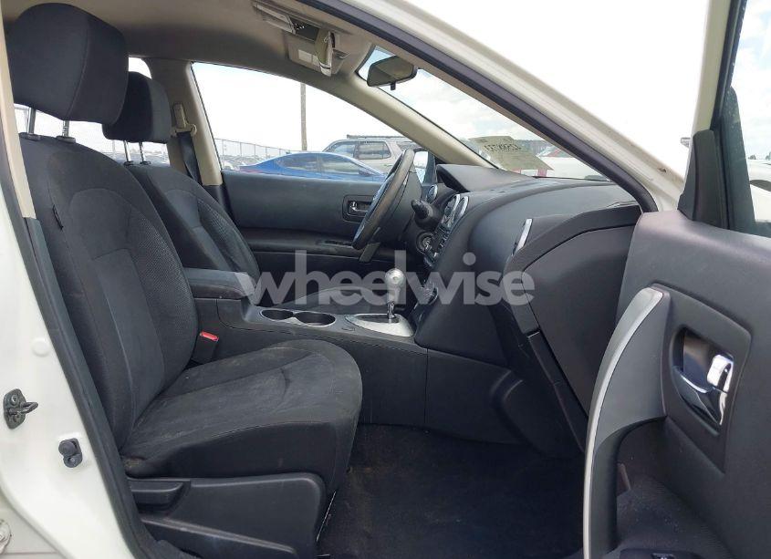 Photo 5 of 2014 Nissan Rogue SELECT S (VIN JN8AS5MV0EW719081)