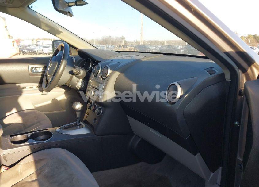 Photo 5 of 2010 Nissan Rogue S (VIN JN8AS5MV1AW100435)