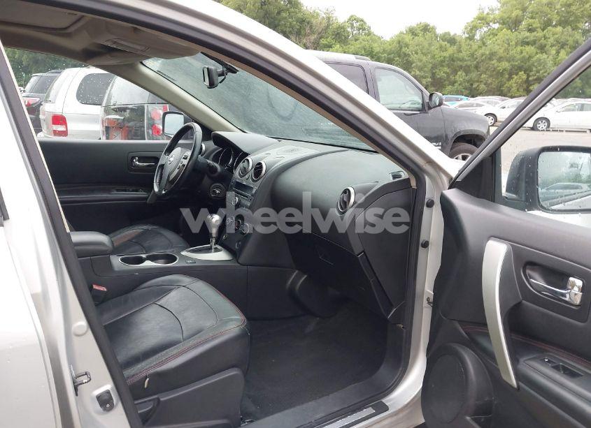 Photo 5 of 2010 Nissan Rogue SL (VIN JN8AS5MV1AW124623)