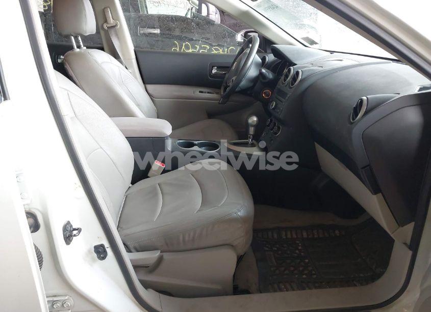 Photo 5 of 2010 Nissan Rogue S (VIN JN8AS5MV1AW136075)