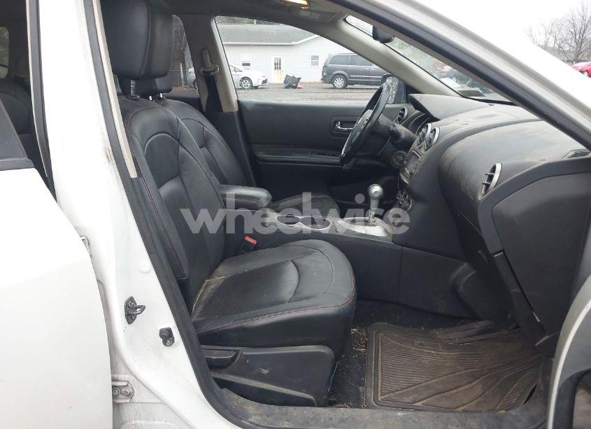 Photo 5 of 2011 Nissan Rogue SV (VIN JN8AS5MV1BW298368)