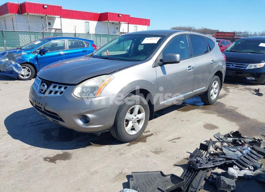 Photo 2 of 2013 Nissan Rogue S (VIN JN8AS5MV1DW613706)
