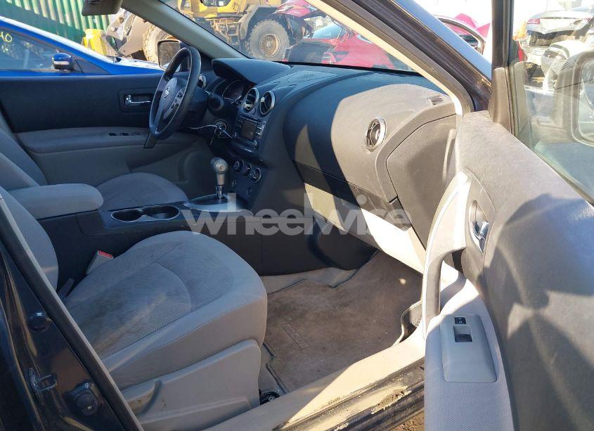 Photo 5 of 2013 Nissan Rogue S (VIN JN8AS5MV1DW665479)