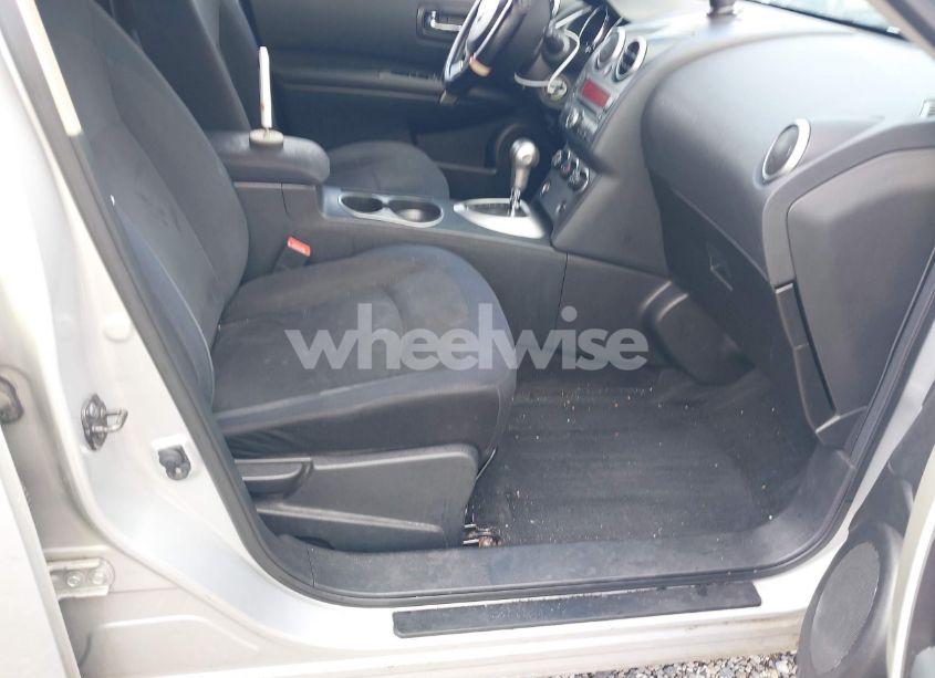 Photo 5 of 2010 Nissan Rogue S (VIN JN8AS5MV2AW116966)