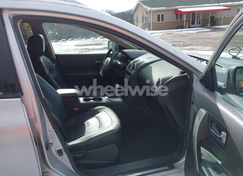 Photo 5 of 2010 Nissan Rogue SL (VIN JN8AS5MV2AW121634)