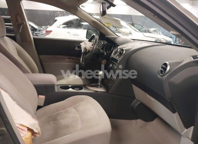 Photo 5 of 2010 Nissan Rogue S (VIN JN8AS5MV2AW121827)